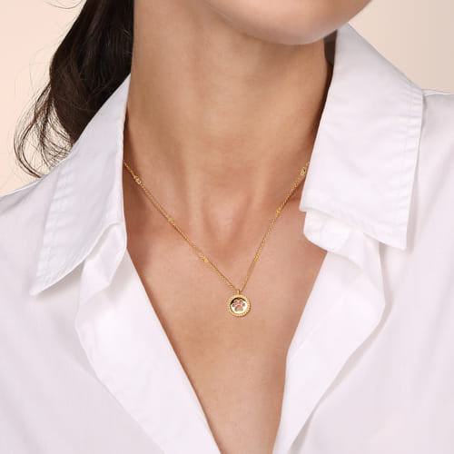 Precious Metal (No Stones) Necklaces